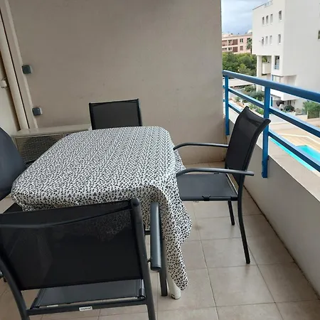 Proche - Location F2 Climatise Avec Balcon